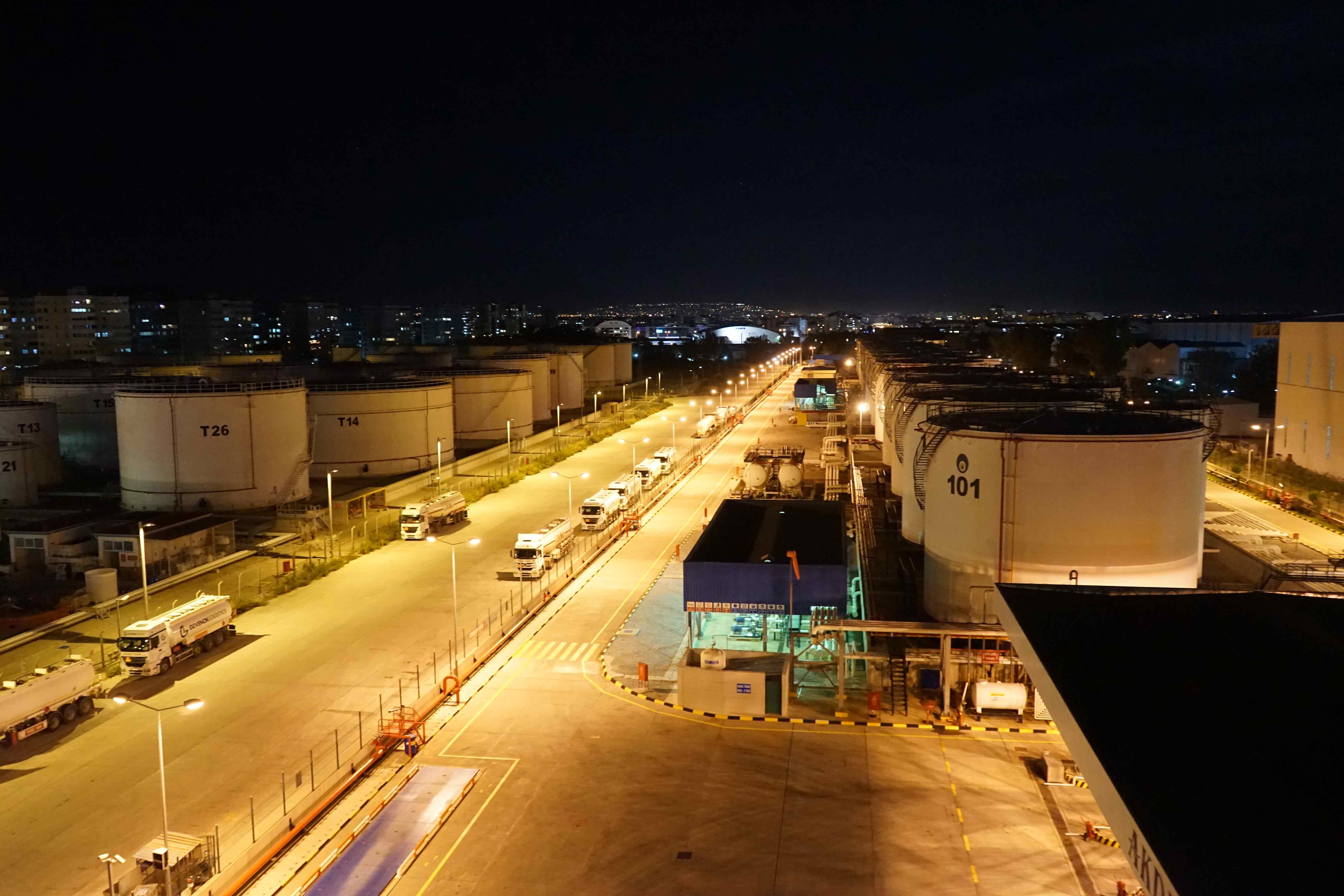 Akdeniz Akaryakıt Gece Görüntüsü