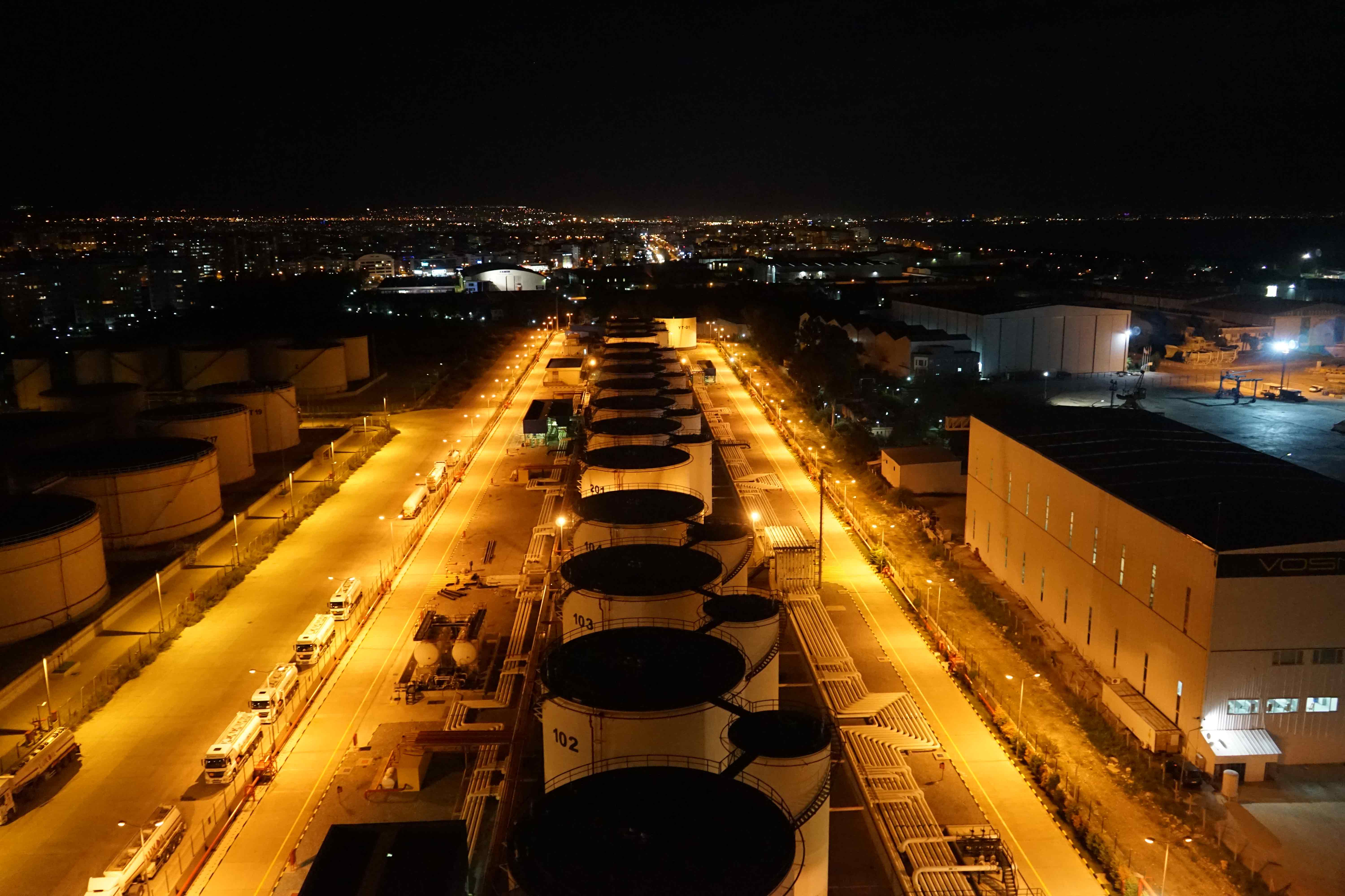 Akdeniz Akaryakıt Gece Görüntüsü